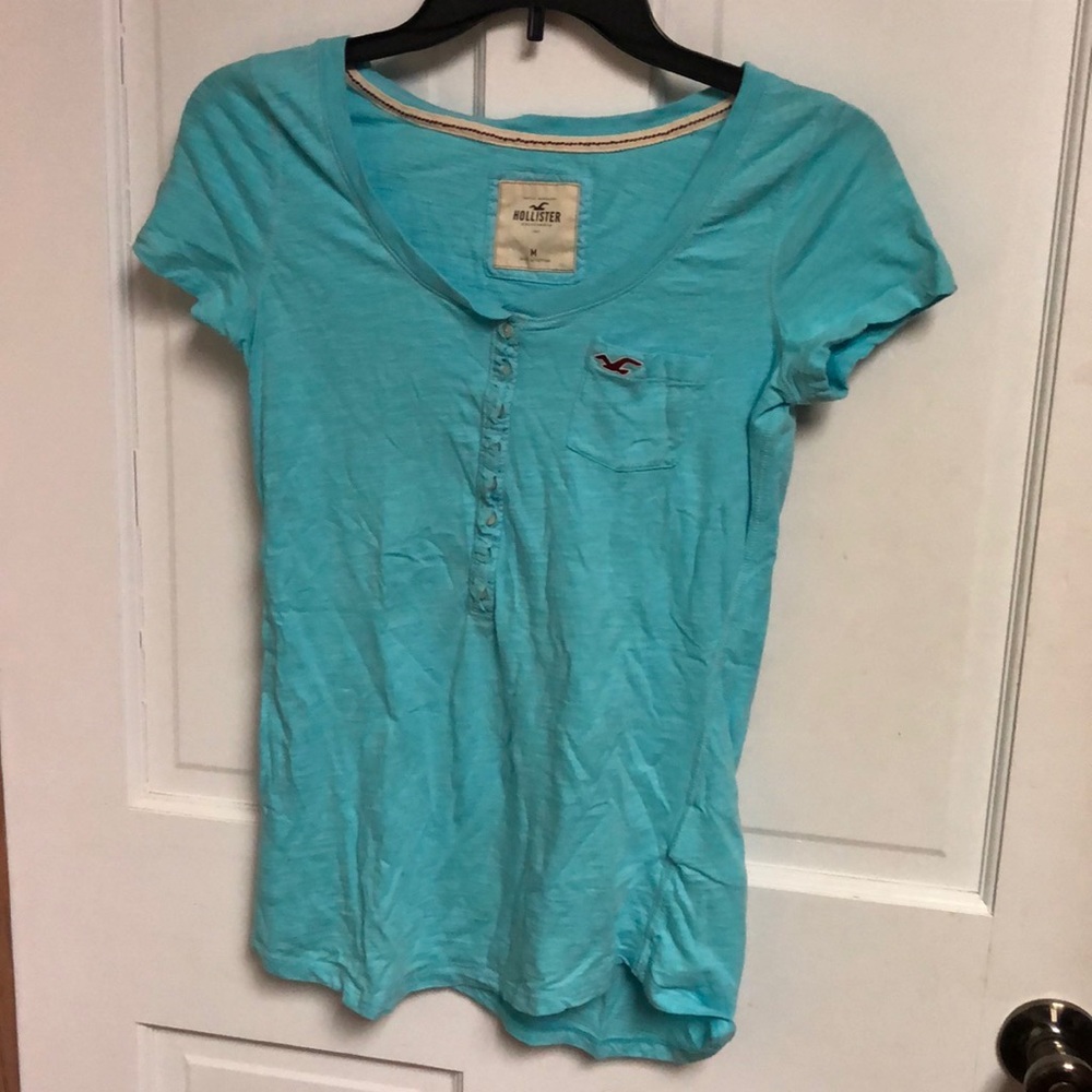 Hollister tee